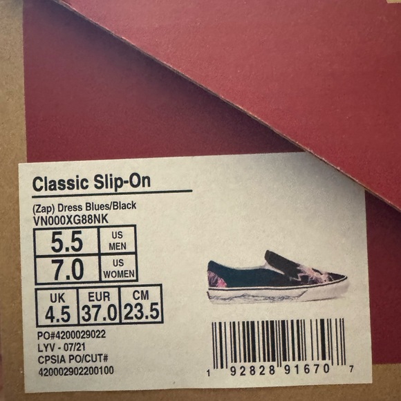 Vans Glow-In-The-Dark Classic Slip-On - Picture 7 of 12